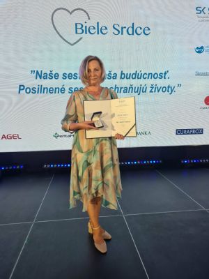 Sestra, ktorá víta nový život s láskavosťou a odbornosťou, získala ocenenie Biele srdce