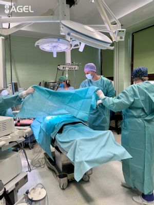 Kežmarskí chirurgovia robia nový typ operácií  Prvýkrát operovali pupočný pruh laparoskopicky